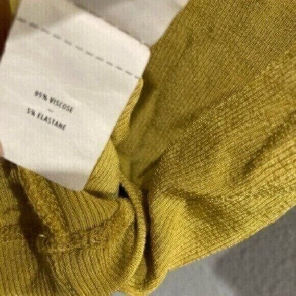 GOLDSIGN Ribbed Neutral Feminine Contemporary Stretch Holiday Luxury Tee - Picture 6 of 8